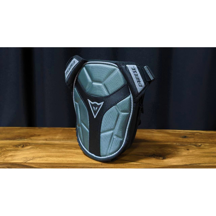 Сумка на бедро Dainese HARD SHELL серый/черный Сумка на бедро Dainese HARD SHELL серый/черный